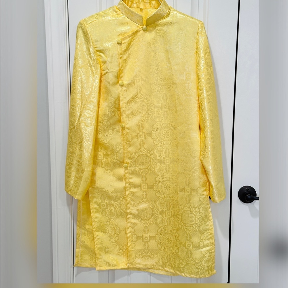 Men Vietnamese traditional dress
